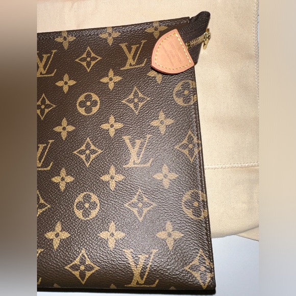 Louis Vuitton Monogram Toiletry 26 - Picture 2 of 7